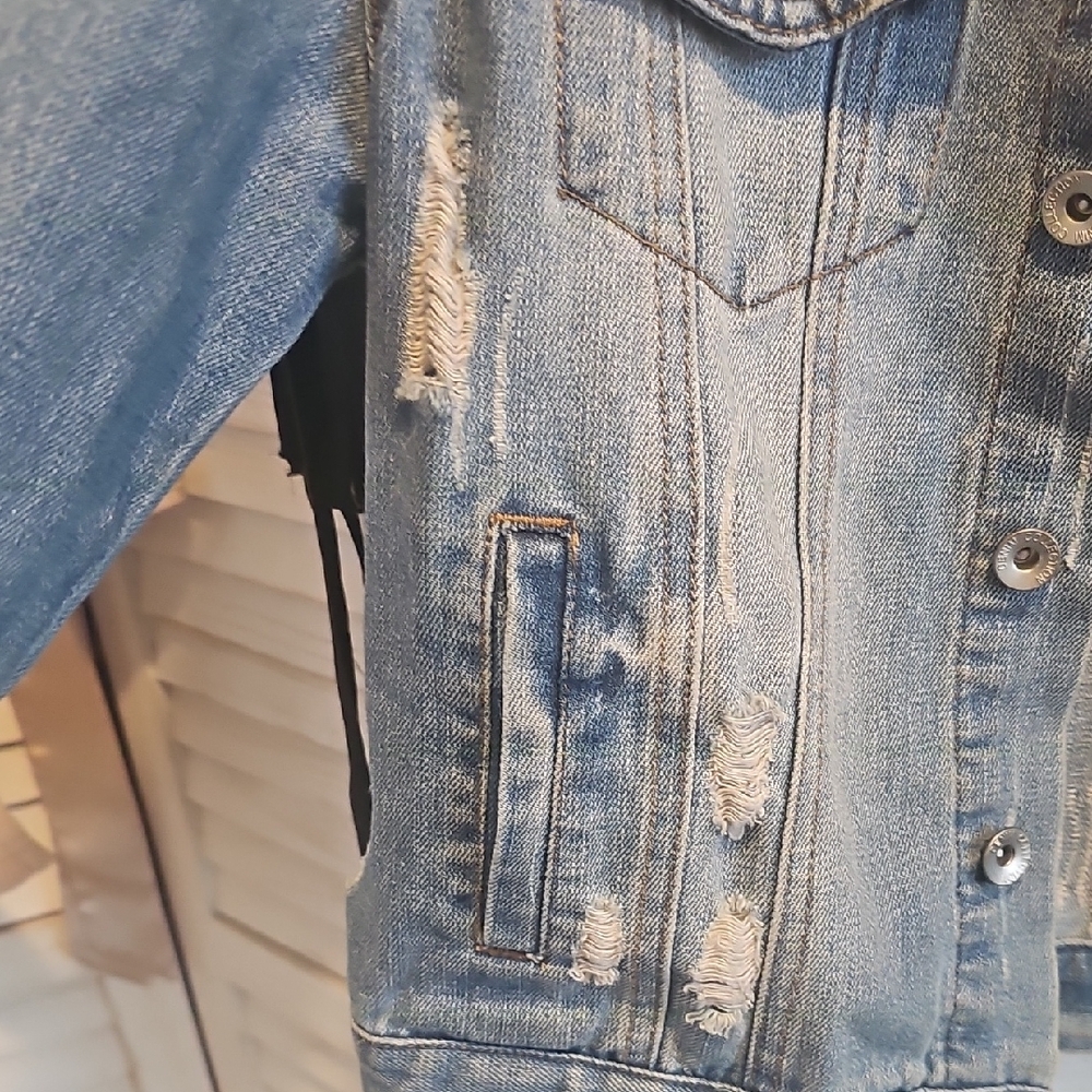 Ci Sono Distressed Denim Jacket With Hand Pockets - Picture 3 of 5